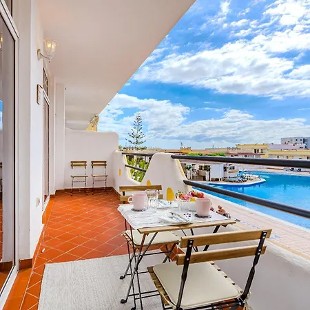 Marina Palace With Swimming Pool Apartmán