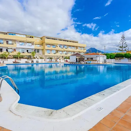 Marina Palace With Swimming Pool *