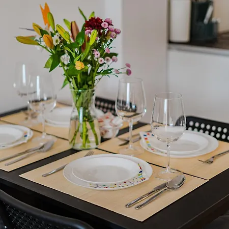 Marina Palace With Swimming Pool アパート