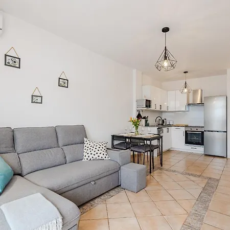 Apartmán Marina Palace With Swimming Pool