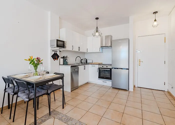 Marina Palace With Swimming Pool Апартаменти