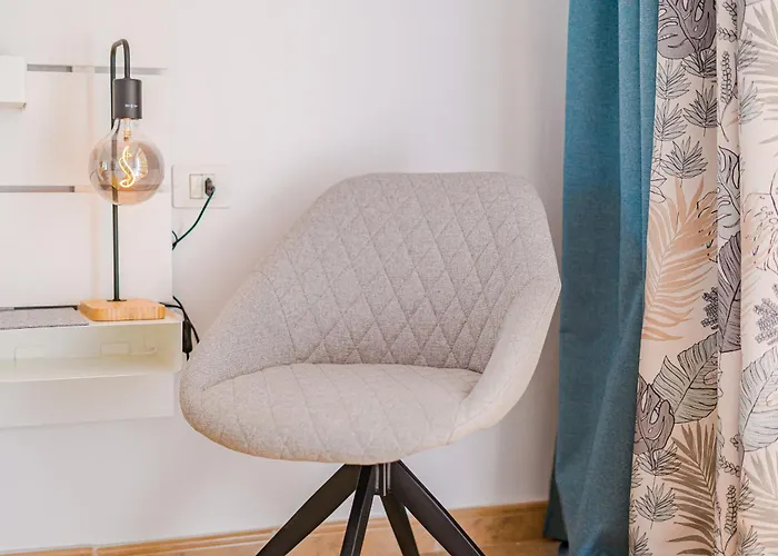 Marina Palace With Swimming Pool *